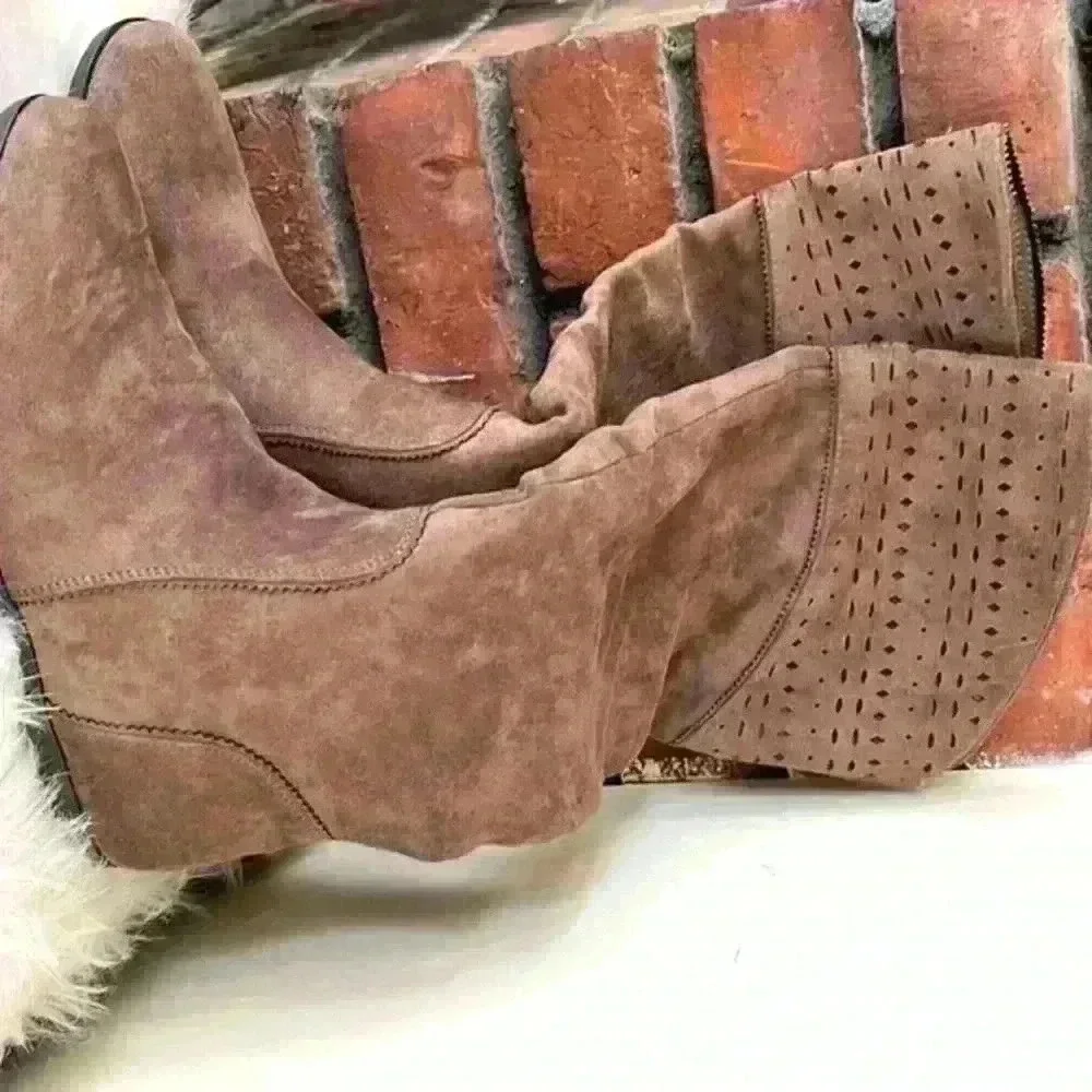 Seven Dials Dillon woman’s fashion boot, size 5.5, brown suede, 10’ zipper​